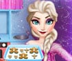 Elsa Cooking Gingerbread