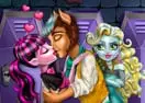 Draculaura First Kiss