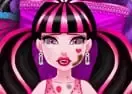 Jogar Injured Draculaura - Monster High